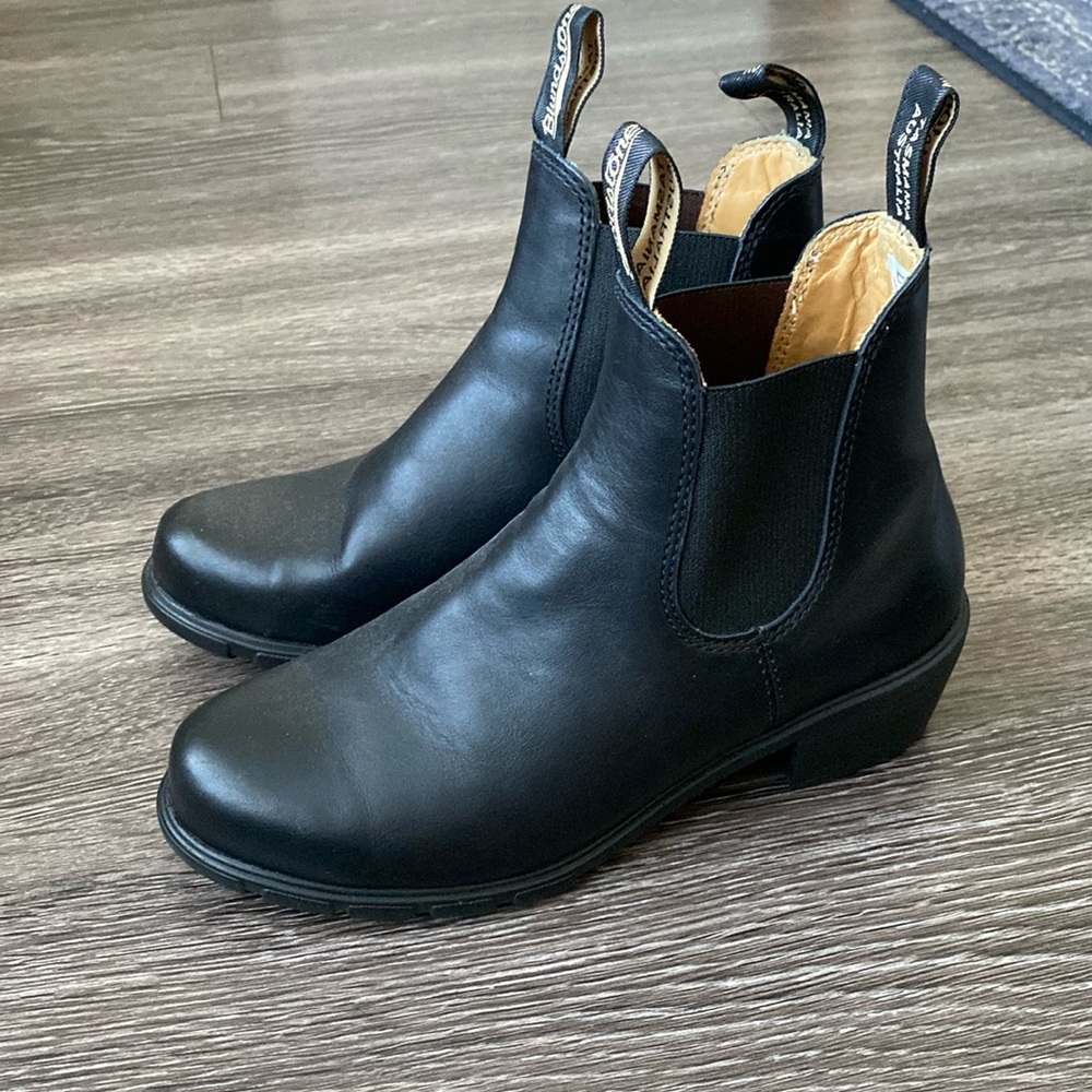 Women’s Blundstone black leather boots